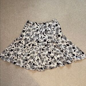 Jones New York Knee-Length Women’s Floral Silk Skirt – Size 6